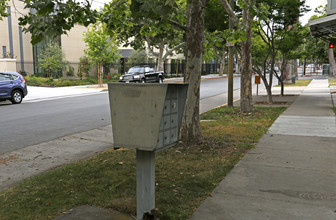 836 Emory St in San Jose, CA - Foto de edificio - Building Photo