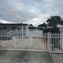 4462 NW 204th St in Miami Gardens, FL - Building Photo
