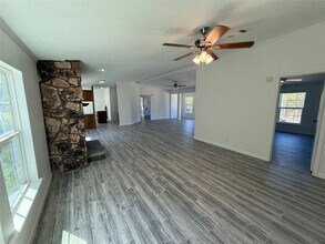 10621 Parker Dr in Willis, TX - Building Photo - Building Photo