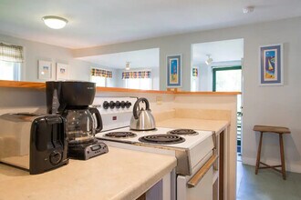 35 Warren Ave in Middletown, RI - Building Photo - Building Photo