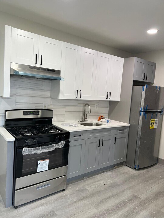 840 Communipaw Ave in Jersey City, NJ - Building Photo