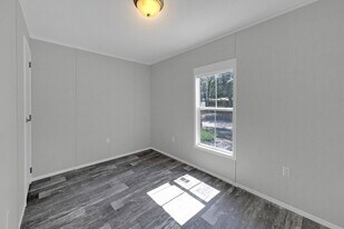 207 Laurel Ln in Defuniak Springs, FL - Building Photo