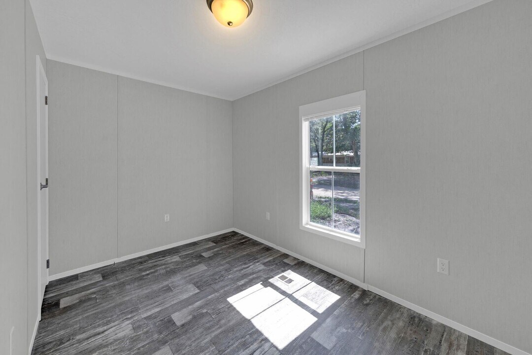 207 Laurel Ln in Defuniak Springs, FL - Building Photo