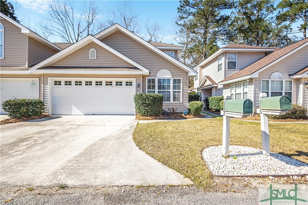 36 Marsh Hen Ct in Richmond Hill, GA - Foto de edificio
