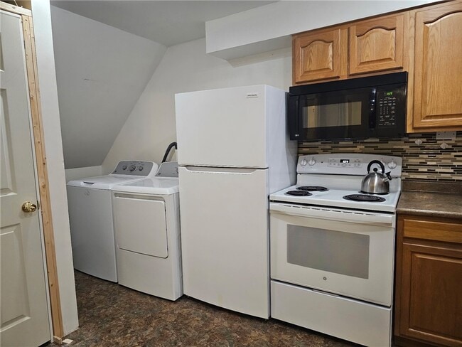 property at 21 Armory Pl