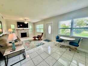 210 Palmetto Rd W in Nokomis, FL - Building Photo - Building Photo
