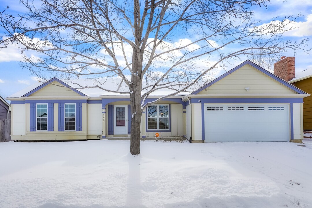 5729 S Nepal Way in Centennial, CO - Building Photo