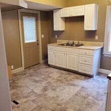 251 E Broad St in Elyria, OH - Building Photo - Building Photo