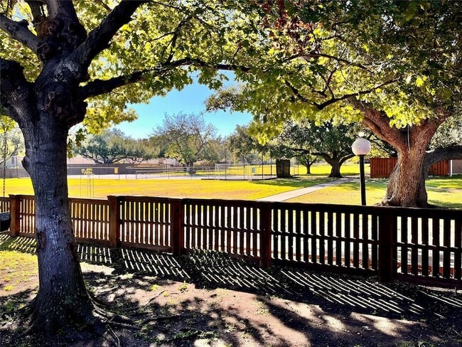 15621 Terrace Lawn Cir in Dallas, TX - Building Photo - Building Photo