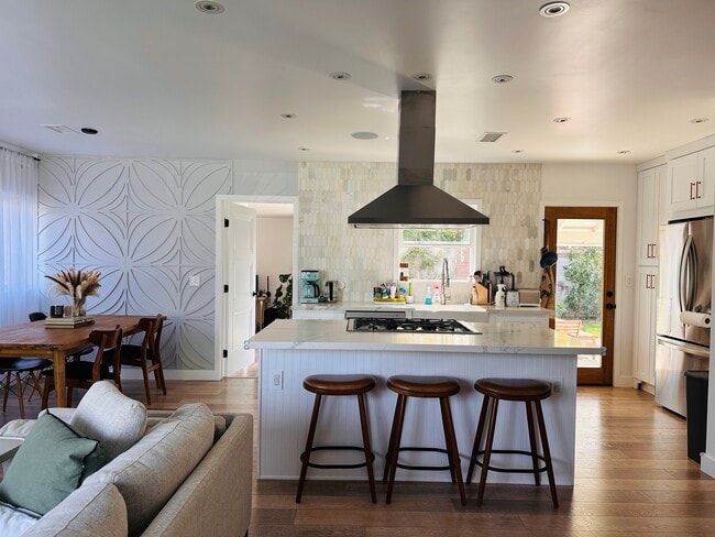 2460 Glenrose Ave in Altadena, CA - Building Photo - Building Photo