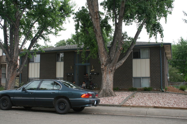 1336 Vivian St in Longmont, CO - Foto de edificio - Building Photo