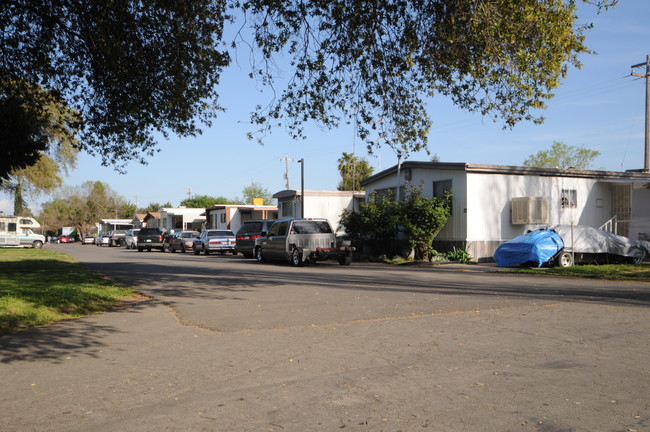 Twin Cypress Mobile Home Park in Knights Ferry, CA - Building Photo - Building Photo