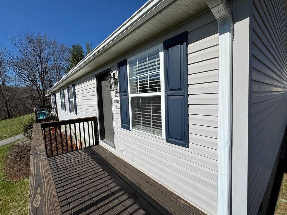 218 TF Kirkpatrick Way in Candler, NC - Building Photo