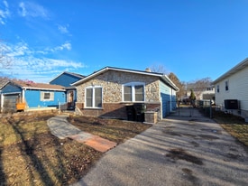 331 Lawn Terrace in Round Lake, IL - Building Photo