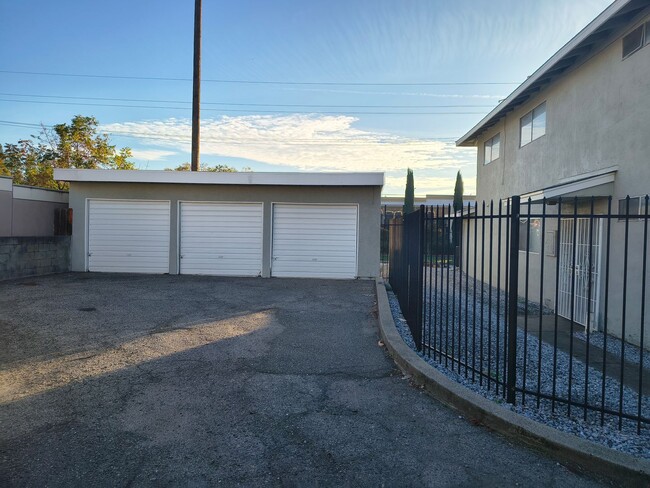 980 Jamieson Ct in Redding, CA - Foto de edificio - Building Photo