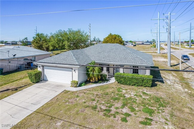 2324 NE Juanita Pl in Cape Coral, FL - Building Photo - Building Photo