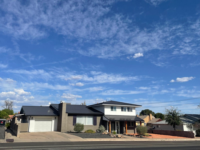 175 S 400 E in Saint George, UT - Foto de edificio - Building Photo