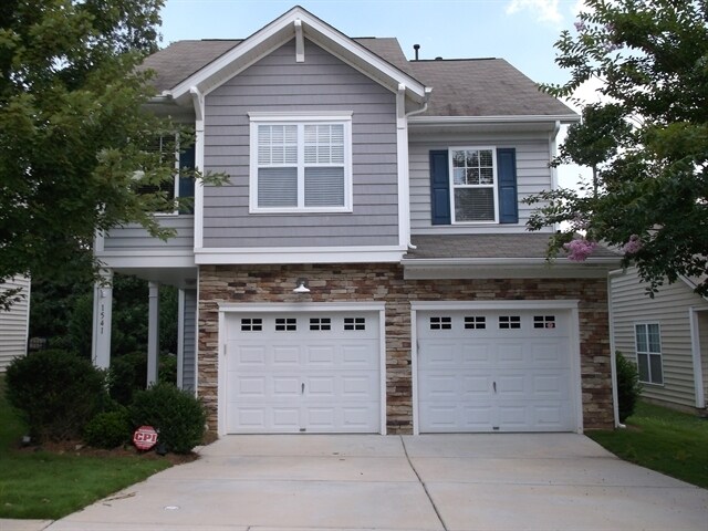 1541 Hammond Dr in Stallings, NC - Building Photo