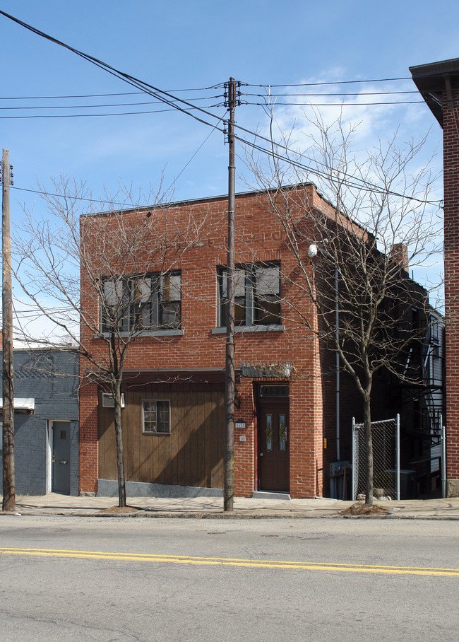 1625 Brownsville Rd in Pittsburgh, PA - Building Photo - Building Photo