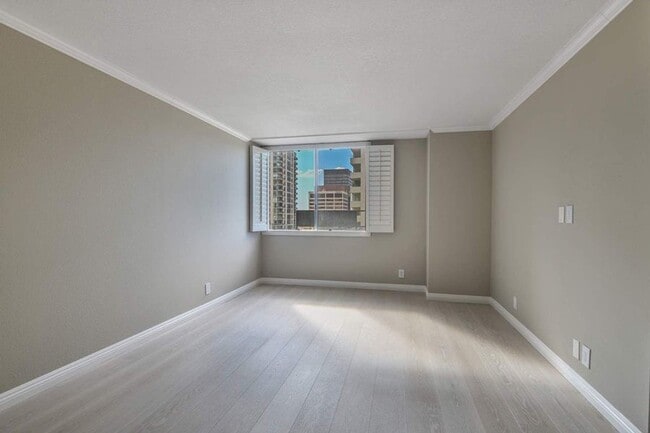 10751 Wilshire Blvd in Los Angeles, CA - Building Photo - Building Photo