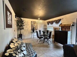 2010 NW 55th Terrace in Miami, FL - Building Photo - Building Photo