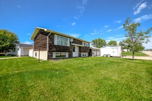 9704-9118 118 Ave in Grande Prairie, AB - Building Photo