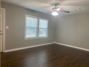 402 McCarty St in Weatherford, TX - Building Photo - Building Photo