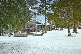 2 Harbour Rd in Great Neck, NY - Building Photo - Building Photo