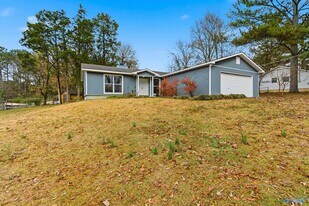 4904 Middleton Ln NW in Huntsville, AL - Building Photo