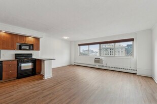 2101 Chestnut, Unit 718 in Philadelphia, PA - Building Photo