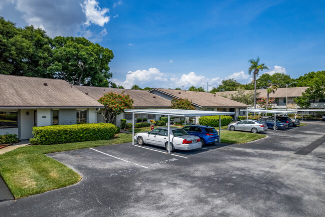 Harshaw Lake Park Condominiums in St. Petersburg, FL - Building Photo - Building Photo