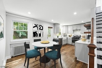 37-06 Ferry Heights in Fair Lawn, NJ - Building Photo - Building Photo