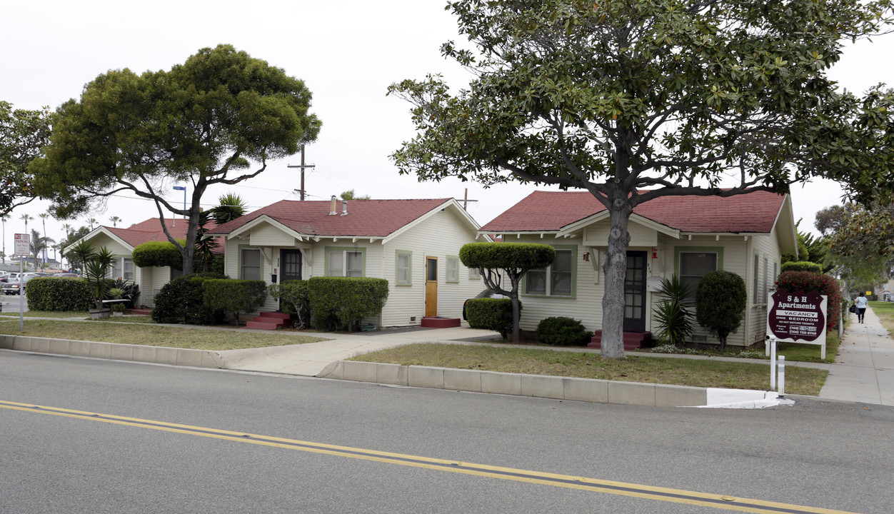 S & H Apartments in Oceanside, CA - Building Photo