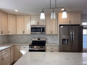 793 Pond St in Bridgeport, CT - Building Photo - Building Photo