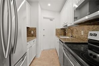 2424 SE 17th St, Unit 202B in Fort Lauderdale, FL - Foto de edificio - Building Photo