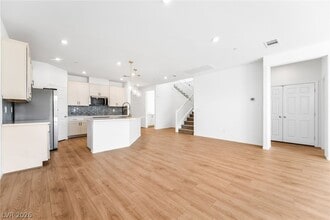 1001 Bayley Skye Ave in Henderson, NV - Building Photo - Building Photo