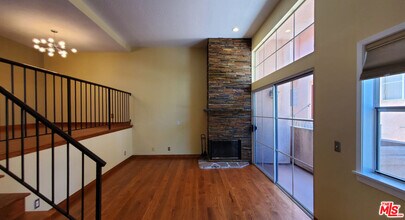 7320 Balboa Blvd in Los Angeles, CA - Building Photo - Building Photo