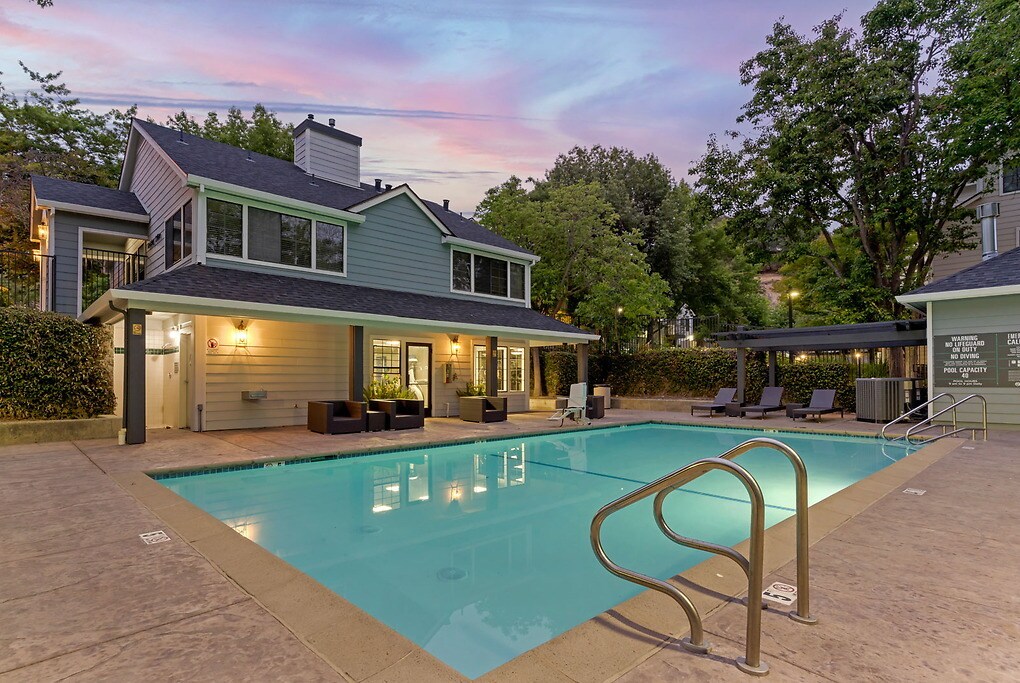 Deer Valley in San Rafael, CA - Foto de edificio