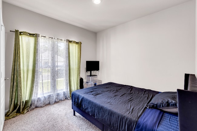 property at 5371 Leeds Ln