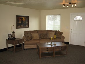 Pinehurst Townhomes in Nampa, ID - Building Photo - Building Photo