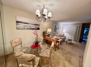 685 N Ashurst Ct in Palm Springs, CA - Building Photo - Building Photo