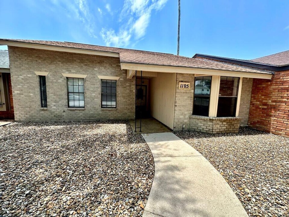 1105 Cardinal Ave in McAllen, TX - Building Photo