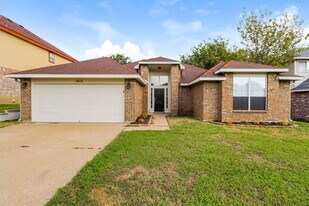 1615 Barclay Dr in Arlington, TX - Building Photo