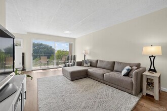 130 Colonial Pkwy in Yonkers, NY - Building Photo - Building Photo