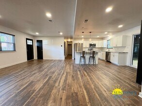 213 California Dr NE in Fort Walton Beach, FL - Building Photo - Building Photo