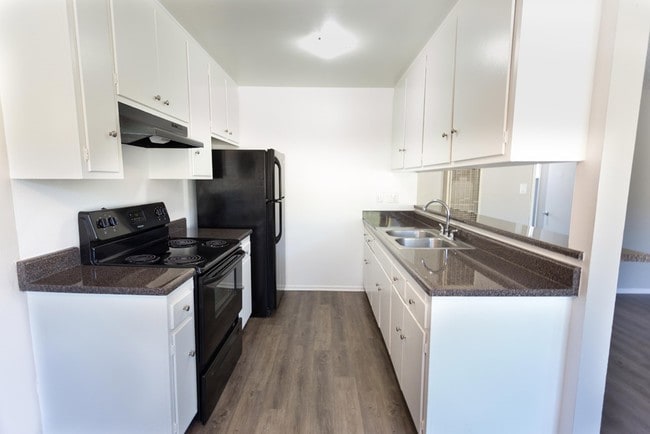 Watch Hill Apartments in Port Hueneme, CA - Foto de edificio - Building Photo