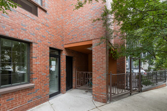 83 Bushwick Pl in Brooklyn, NY - Building Photo - Building Photo