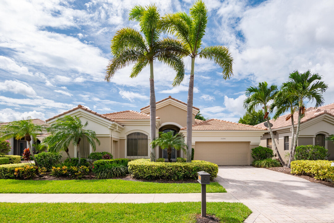 10240 Blue Heron Cove in West Palm Beach, FL - Foto de edificio