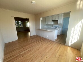 1241 N Crescent Heights Blvd in West Hollywood, CA - Building Photo - Building Photo