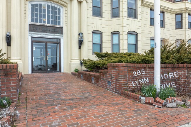 The Breakers in Lynn, MA - Foto de edificio - Building Photo